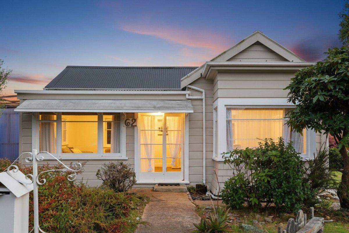 62 Thorn Street, Caversham, Dunedin - Carousel 1