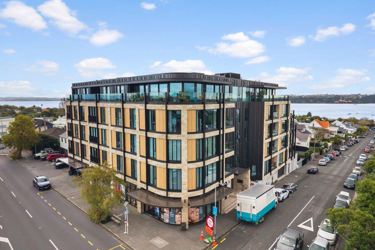 101/2 Lawrence Street, Herne Bay, Auckland - Carousel 2