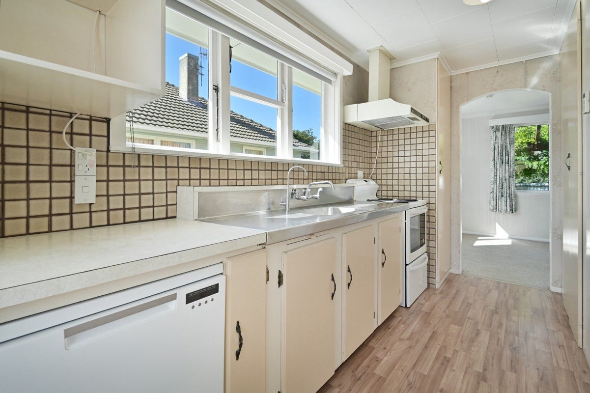 1114 Jellicoe Street, Mayfair, Hastings - Carousel 2