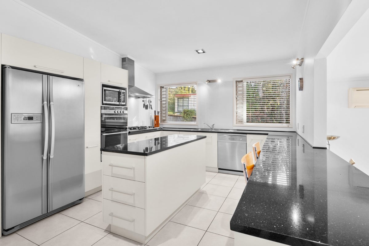 49 Pacific Parade, Surfdale, Waiheke Island - Carousel 2