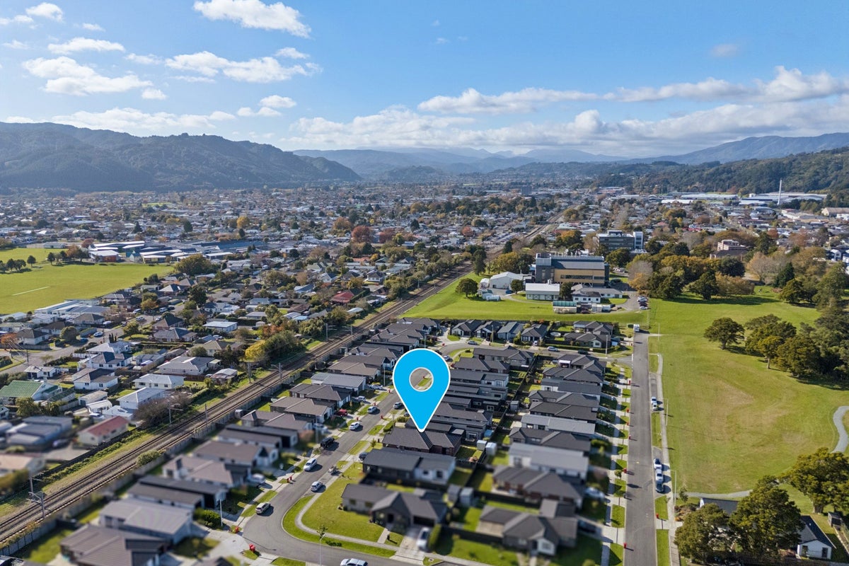 17 Te Kaeaea Crescent, Wallaceville, Upper Hutt - Carousel 30