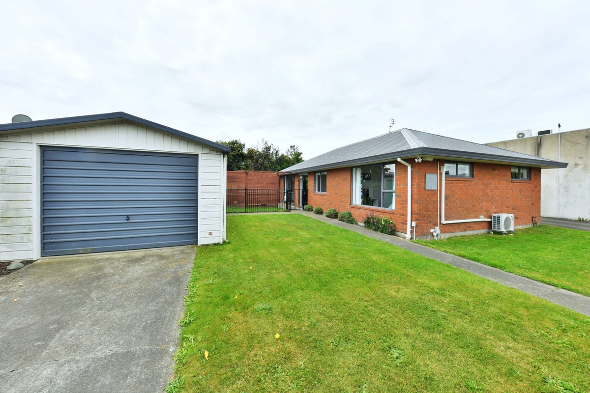 2/11 Short Street, Waltham, Christchurch - Carousel 1