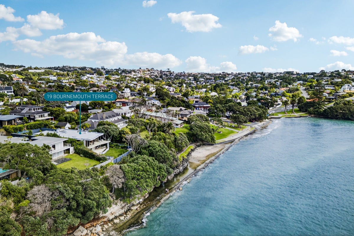 19 Bournemouth Terrace, Murrays Bay, Auckland - Carousel 50