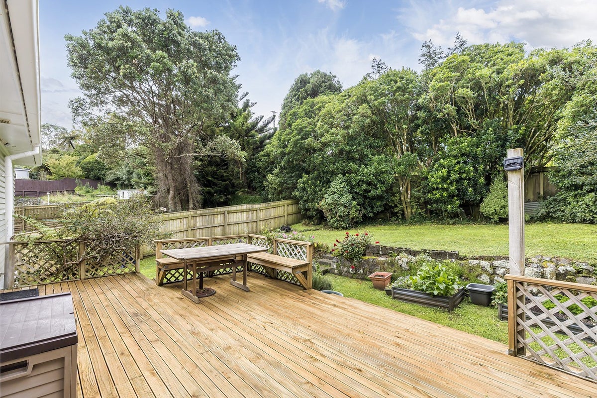 25 Victory Avenue, Karori, Wellington - Carousel 2