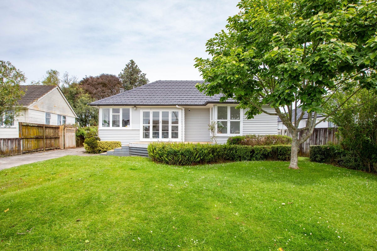 12 Slim Street, Bader, Hamilton - Carousel 2
