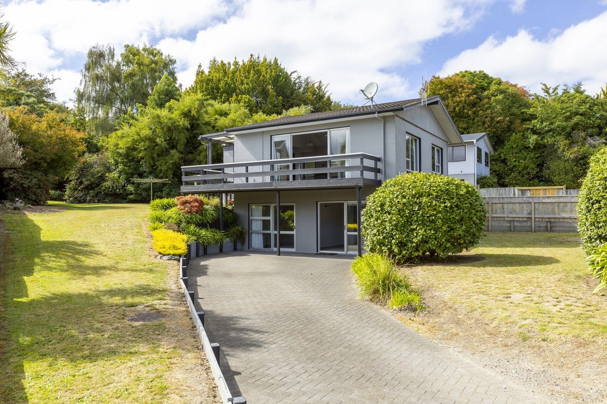 32 Tremaine Avenue, Two Mile Bay, Taupo - Carousel 1