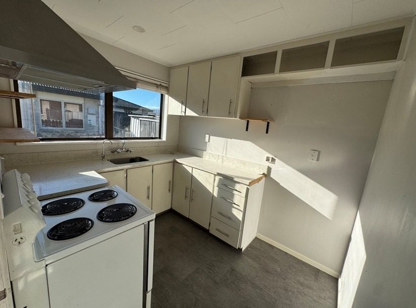 100B Mayfair Avenue, Mayfair, Hastings - Carousel 2