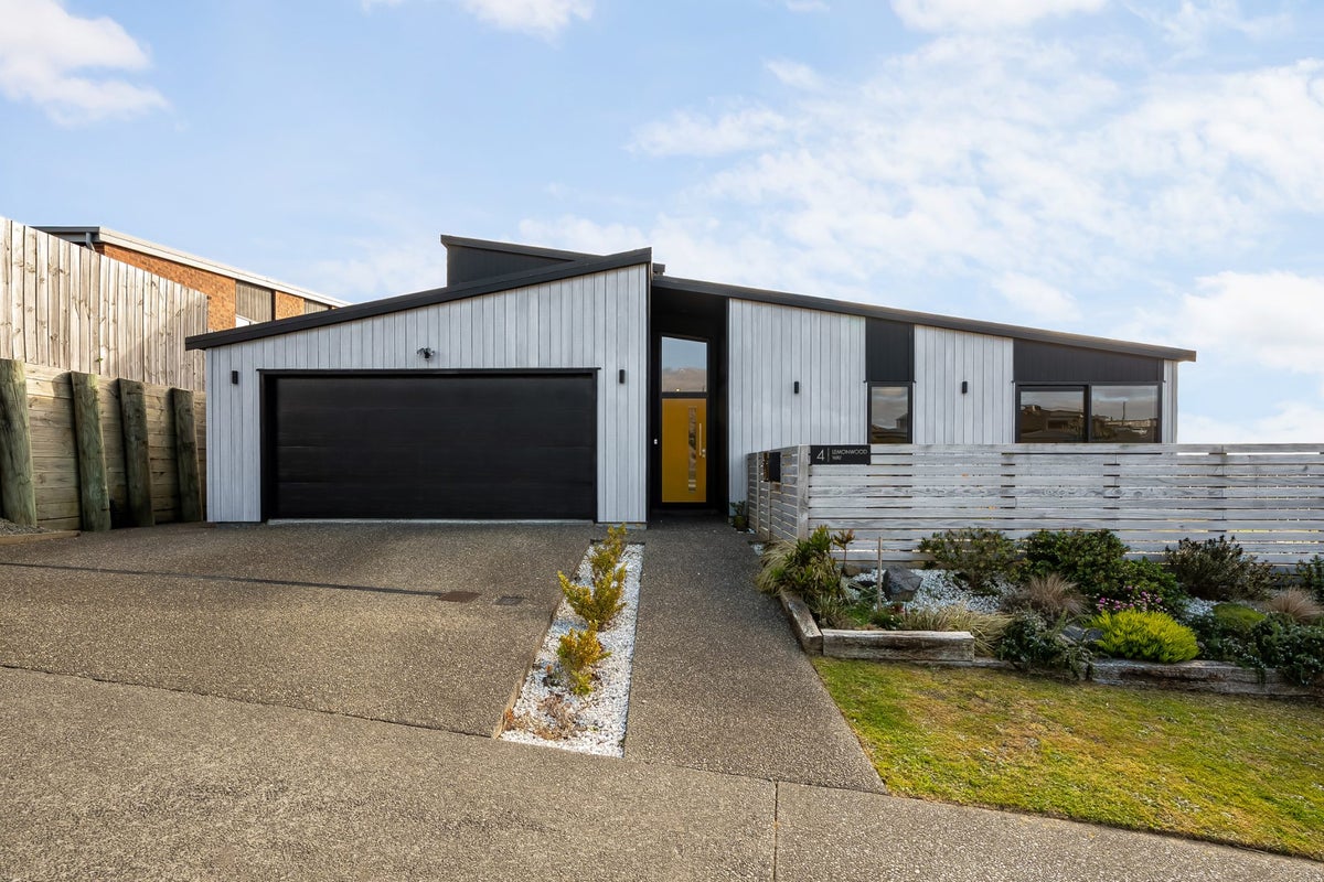 4 Lemonwood Way, Woodridge, Wellington - Carousel 1