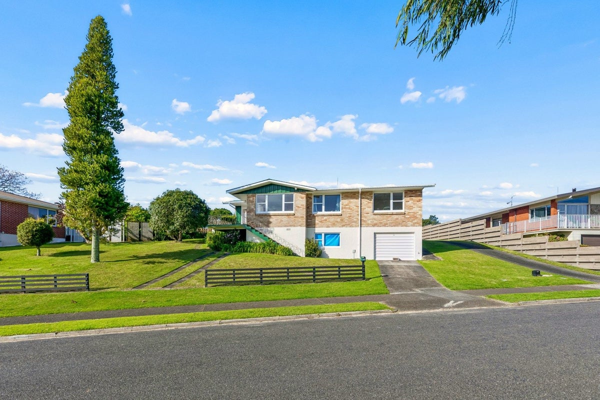 34 Andrew Place, Otumoetai, Tauranga - Carousel 2