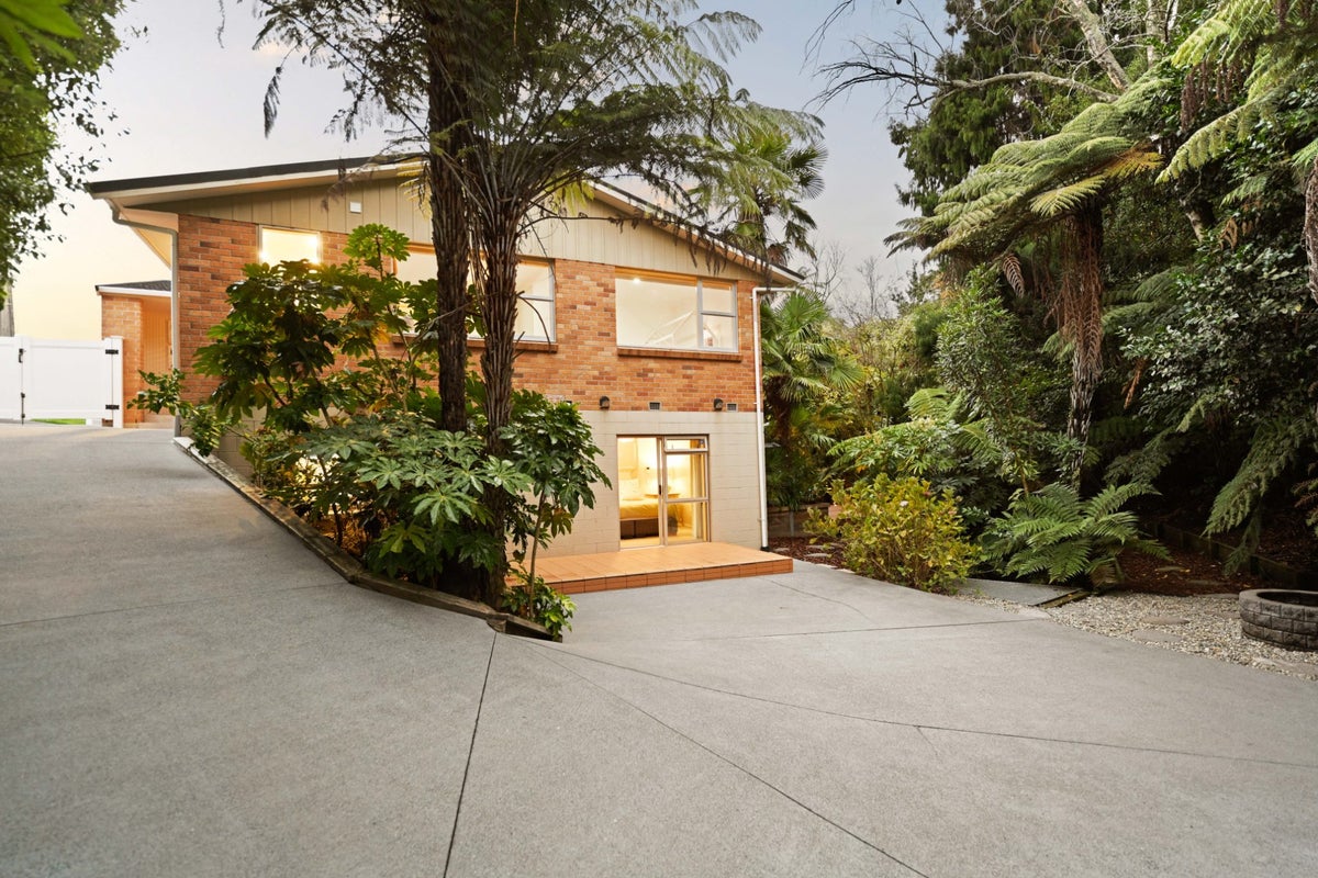17 Beerescourt Road, Beerescourt, Hamilton - Carousel 1