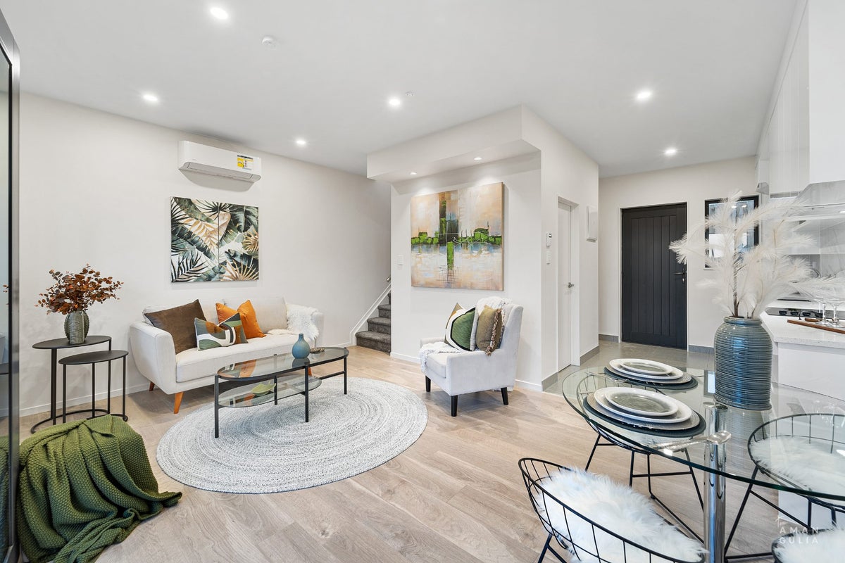 8/144 Titirangi Road, New Lynn, Auckland - Carousel 1