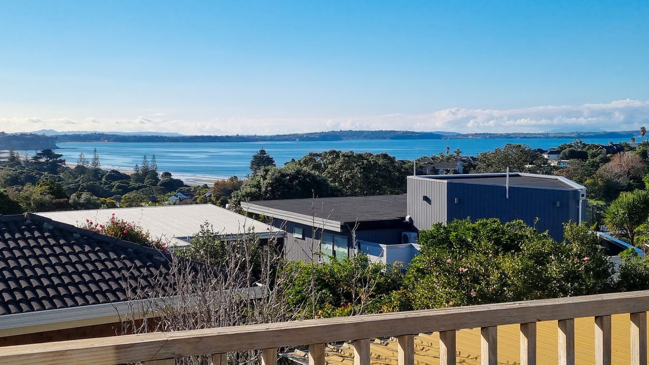 2/983 Beach Road, Torbay, Auckland - Carousel 1
