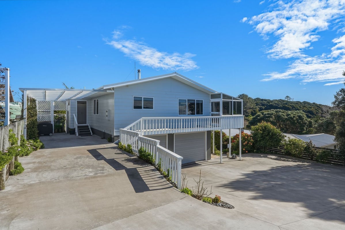 39 Stratford Drive, Cable Bay, Cable Bay - Carousel 1