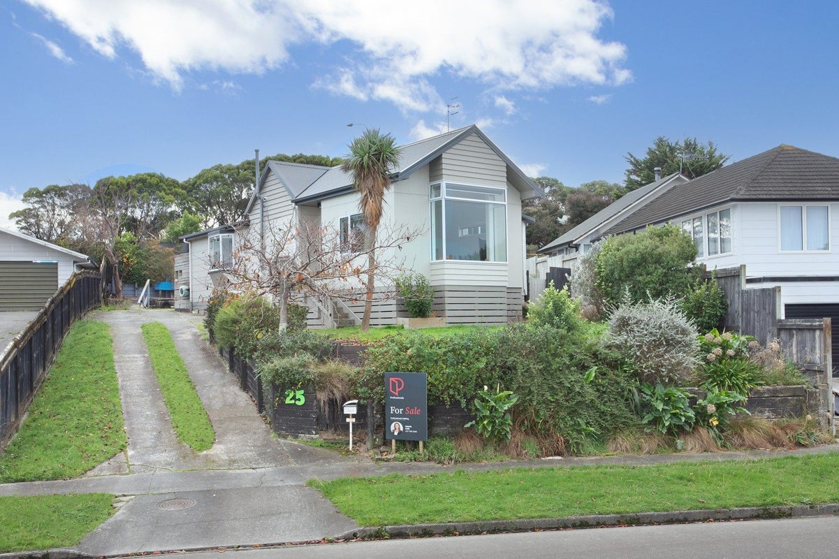 25 Dahlstrom Grove, Kelvin Grove, Palmerston North - Carousel 1