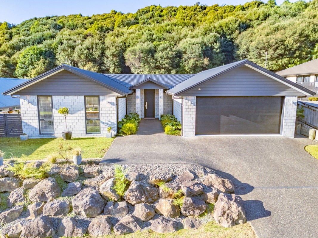 291 Lakes Boulevard, Pyes Pa, Tauranga - Carousel 1