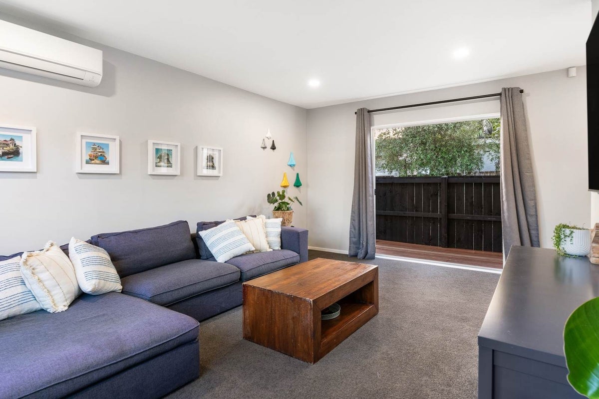 19I Paparoa Road, Cockle Bay, Auckland - Carousel 2