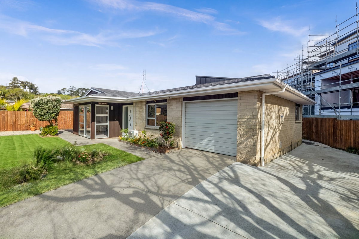 16 & 16A Maugham Drive, Bucklands Beach, Manukau City, Auckland - Carousel 42
