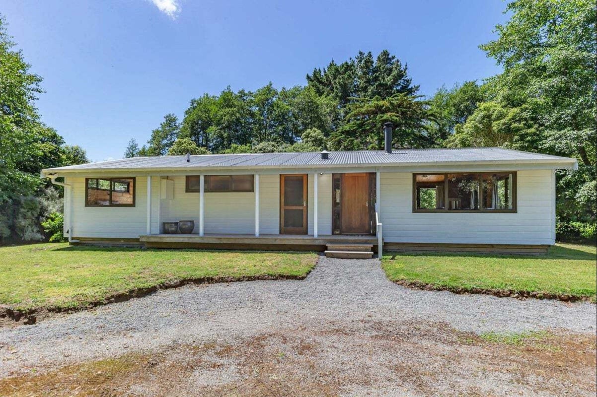 277 North Manakau Road, Manakau, Levin - Carousel 12