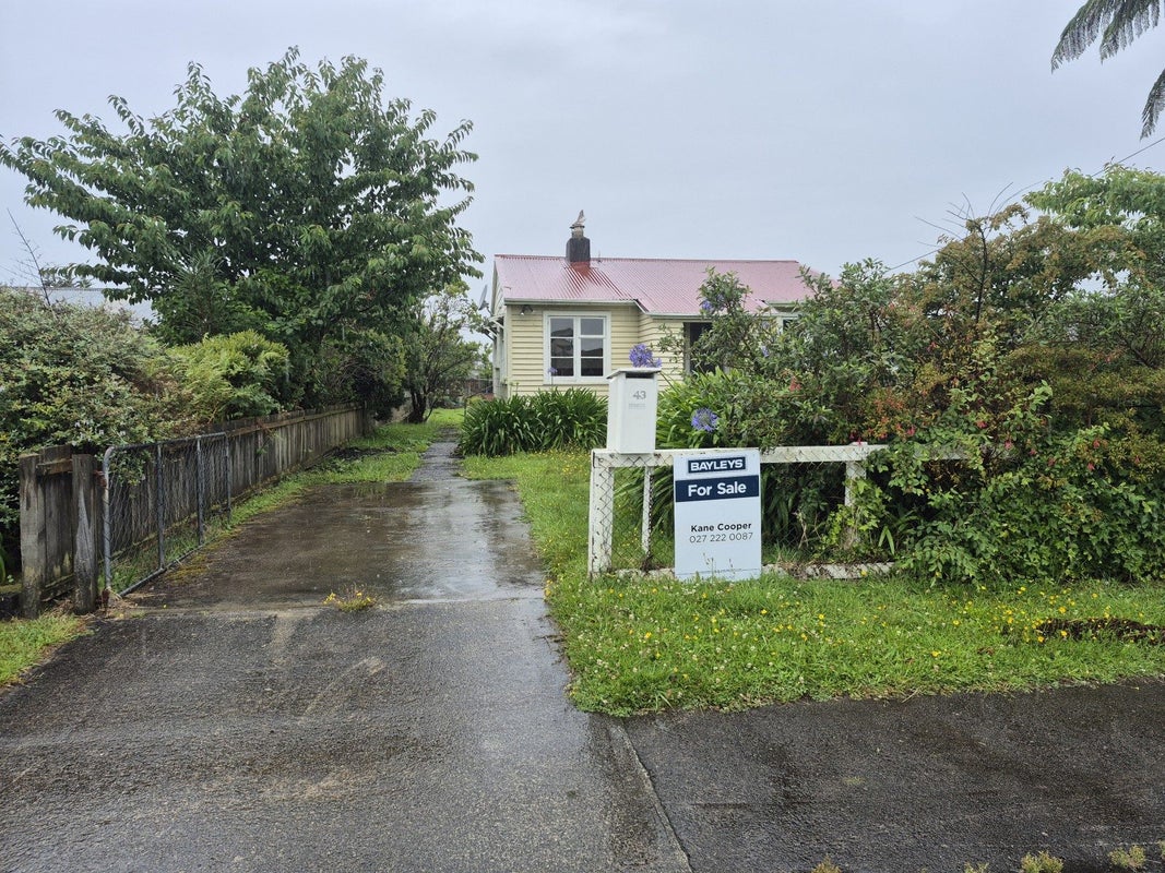 43 Peel Street, Westport, Westport - Carousel 1