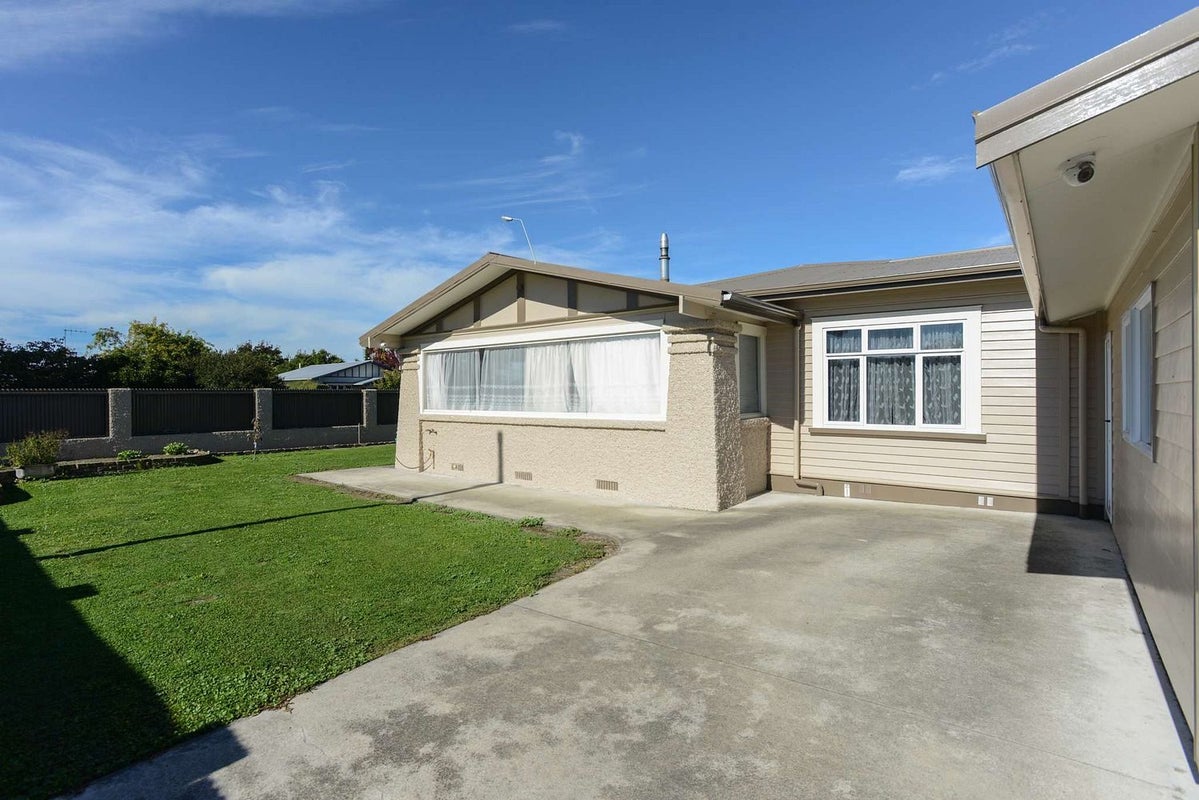 201 Willowpark Road South, Hastings, Hastings - Carousel 1