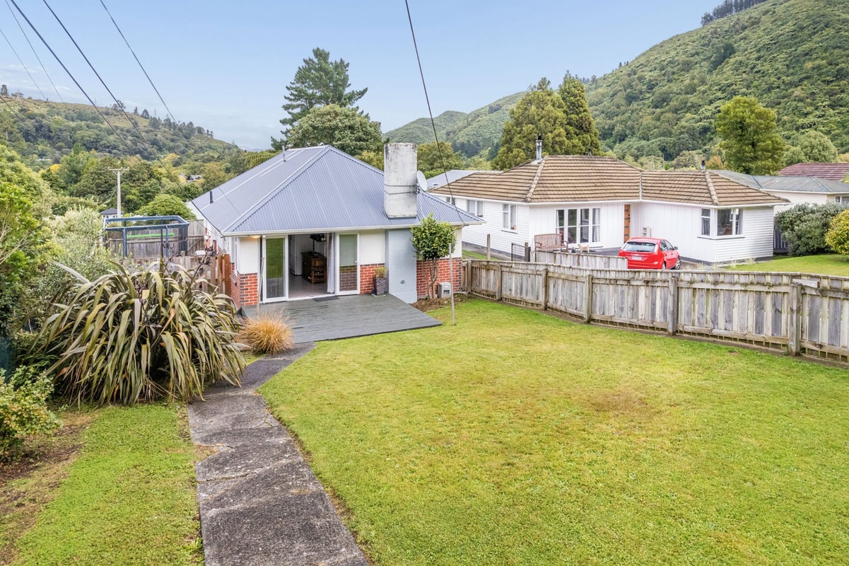 22 Gillespies Road, Birchville, Upper Hutt - Carousel 1
