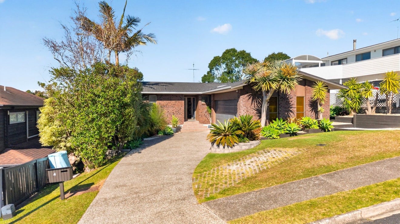 4 Valdese Rise, Browns Bay, Auckland - Carousel 2