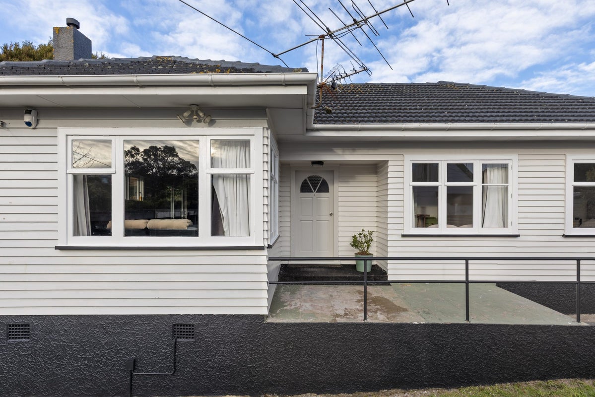 40 Middleton Road, Johnsonville, Wellington - Carousel 2