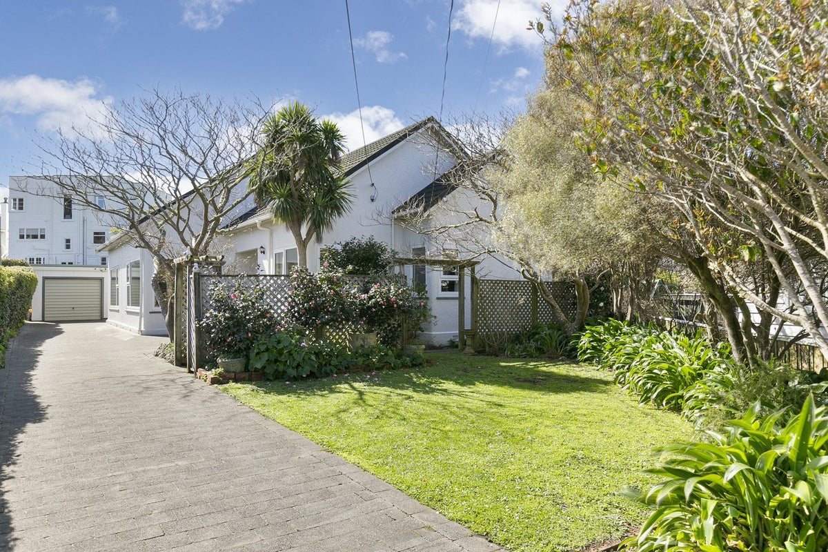 8 Walmer Street, Hataitai, Wellington - Carousel 1