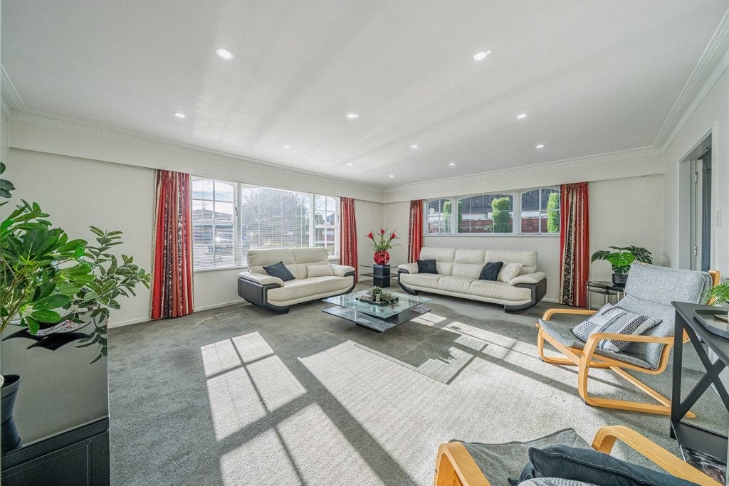 17 De Menech Grove, Avalon, Lower Hutt - Carousel 2
