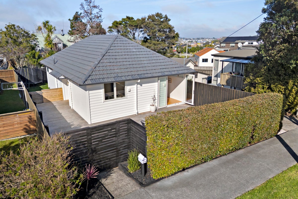 27A Castledine Crescent, Glen Innes, Auckland - Carousel 1
