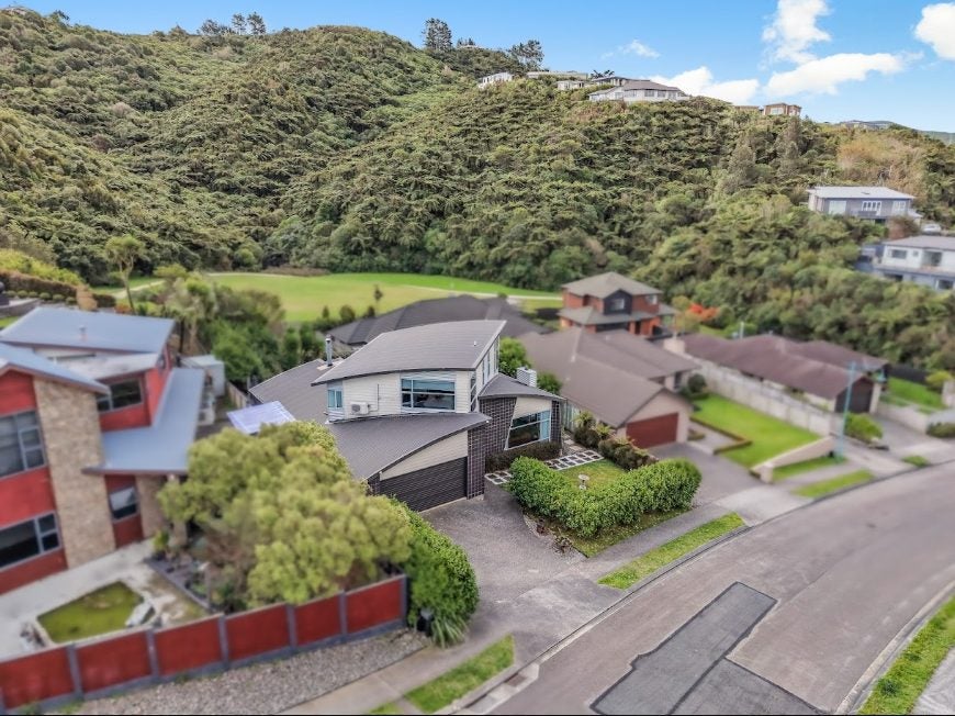 18 Meadowbank Drive, Belmont, Lower Hutt - Carousel 1