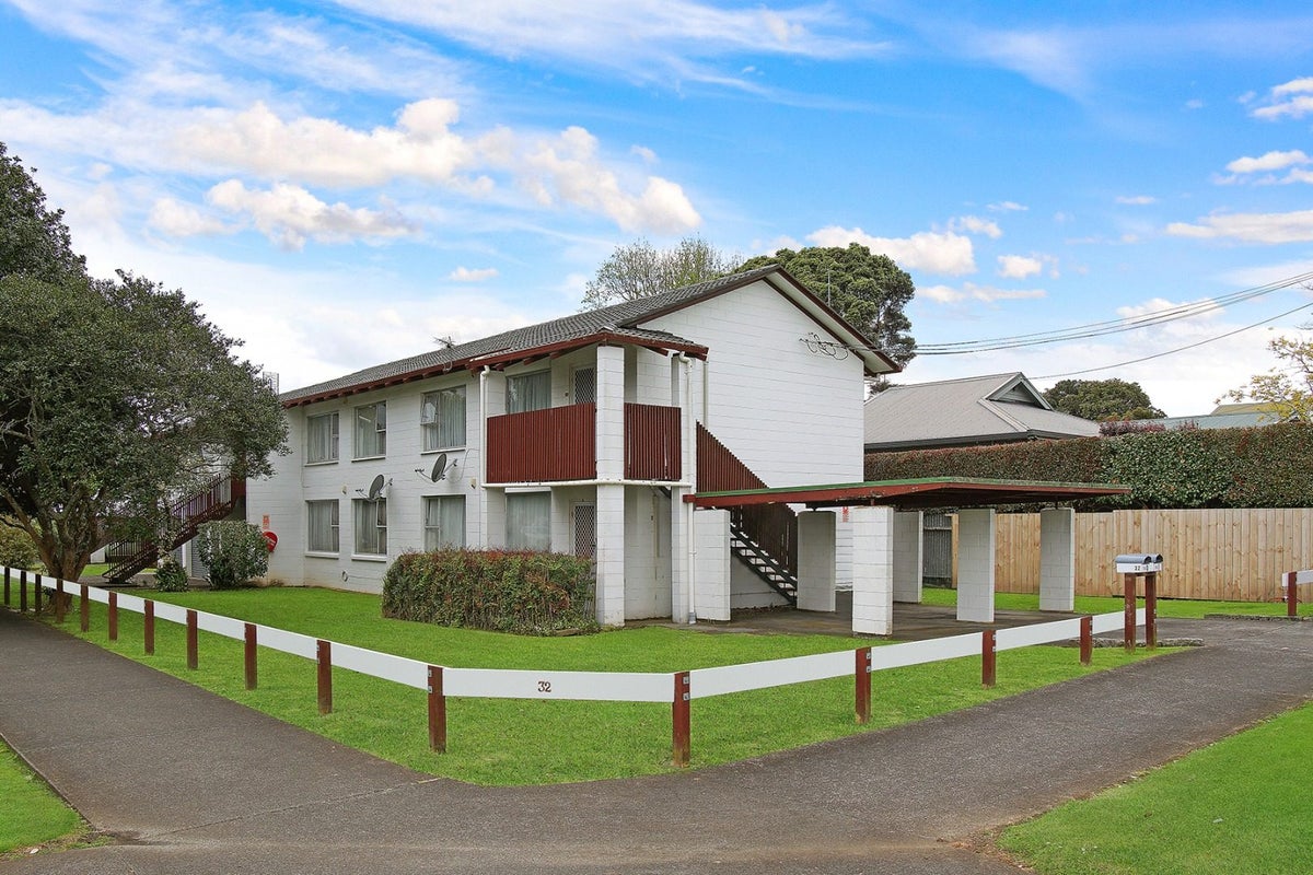2/32 Tranmere Road, Sandringham, Auckland - Carousel 1