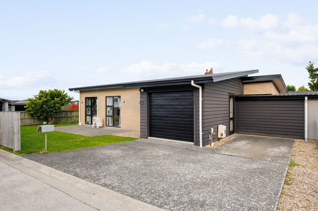 80 Sylvester Crescent, Flagstaff, Hamilton - Carousel 1