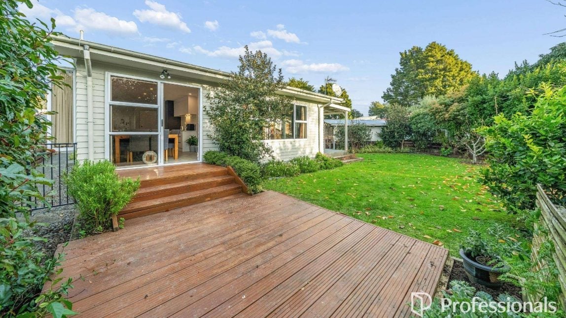 6 Snell Grove, Clouston Park, Upper Hutt - Carousel 1