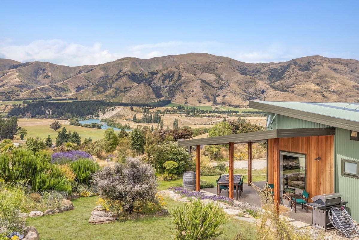 62 Pukerangi Drive, Queensberry, Cromwell - Carousel 2
