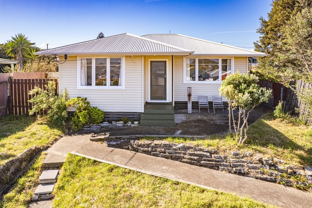 12 Matai Street, Castlecliff, Whanganui - Carousel 2
