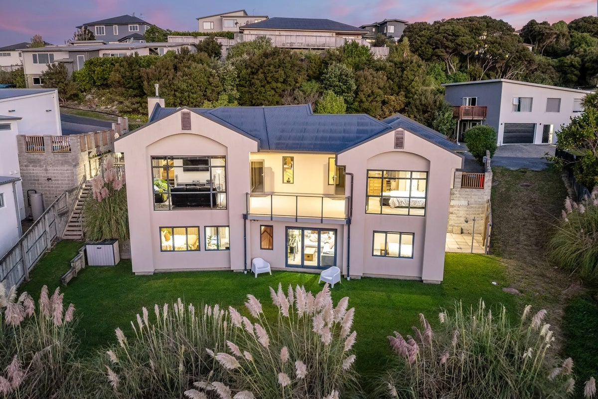26 Port Lane, Whitby, Porirua - Carousel 1