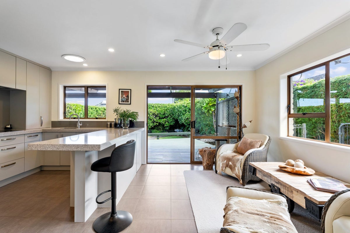 14 Kentigern Close, Pakuranga, Auckland - Carousel 2