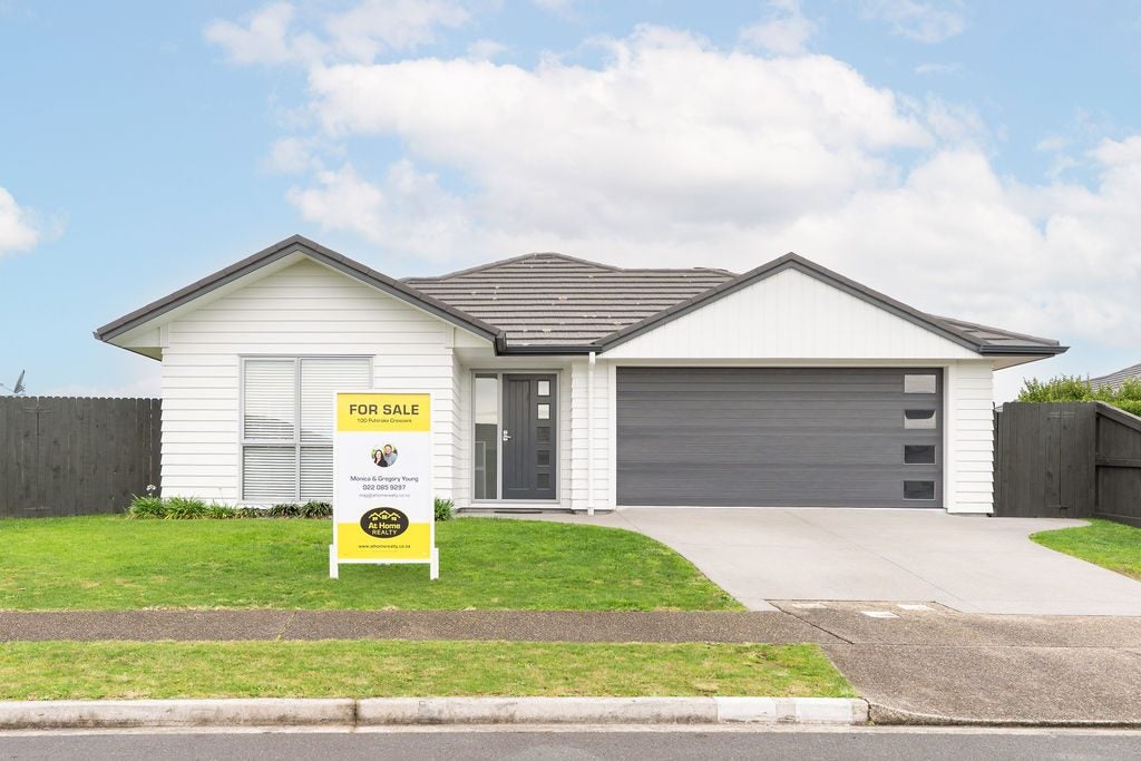 100 Puhirake Crescent, Pyes Pa, Tauranga - Carousel 1