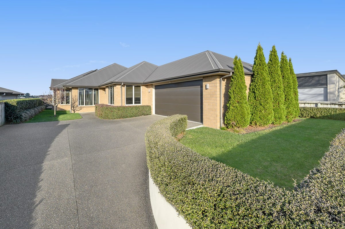 61 Hawkridge Heights, Bethlehem, Tauranga - Carousel 1
