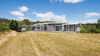8 Ridgeview Road, Palmerston North - Carousel 1