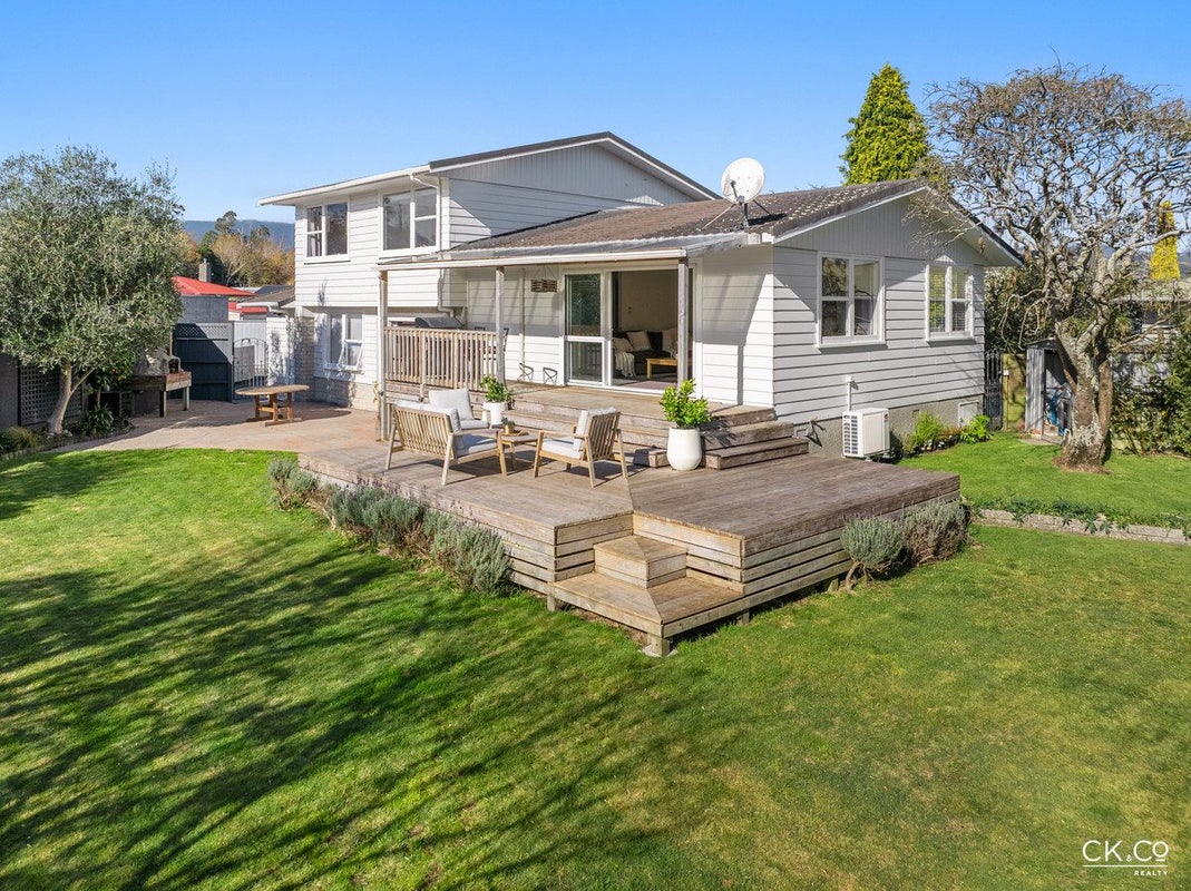 24 Longfellow Street, Trentham, Upper Hutt - Carousel 1