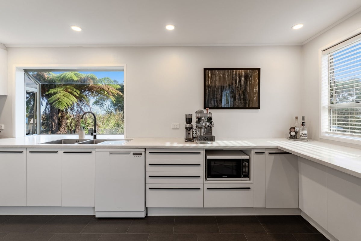 23 Annison Avenue, Glen Eden, Auckland - Carousel 2