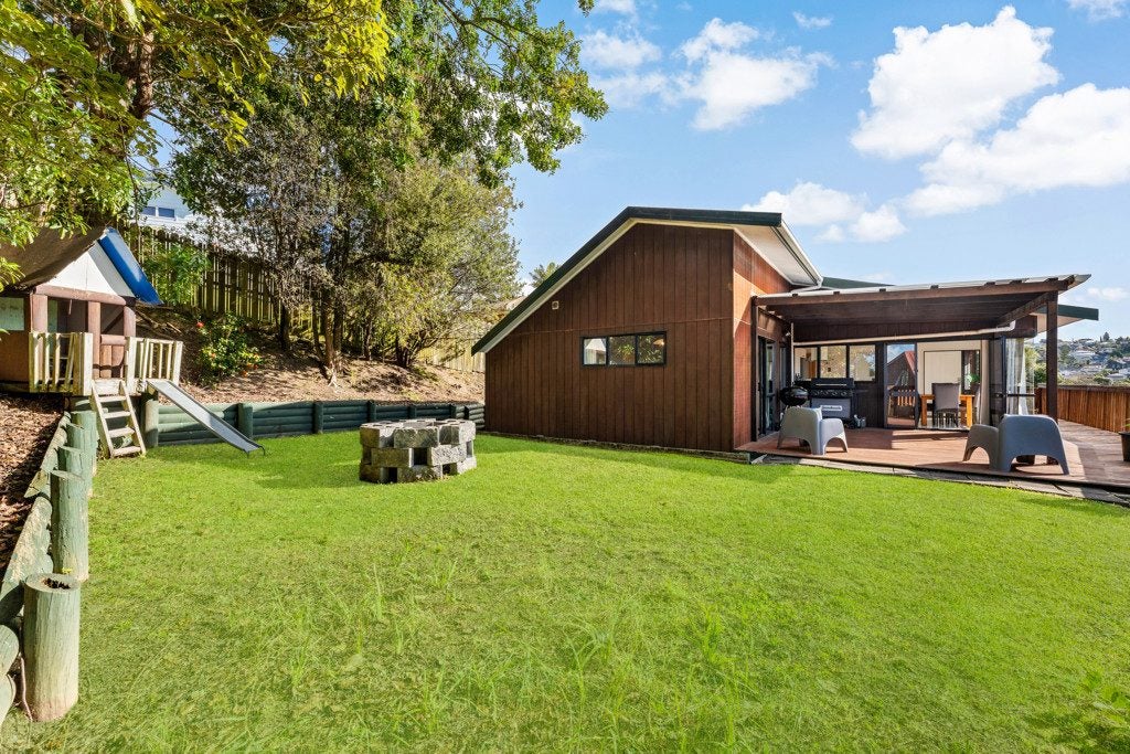10 Camilla Grove, Totara Vale, Auckland - Carousel 2