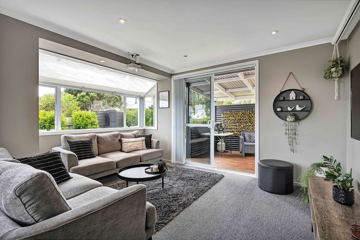116 Omata Road, Marfell, New Plymouth - Carousel 1