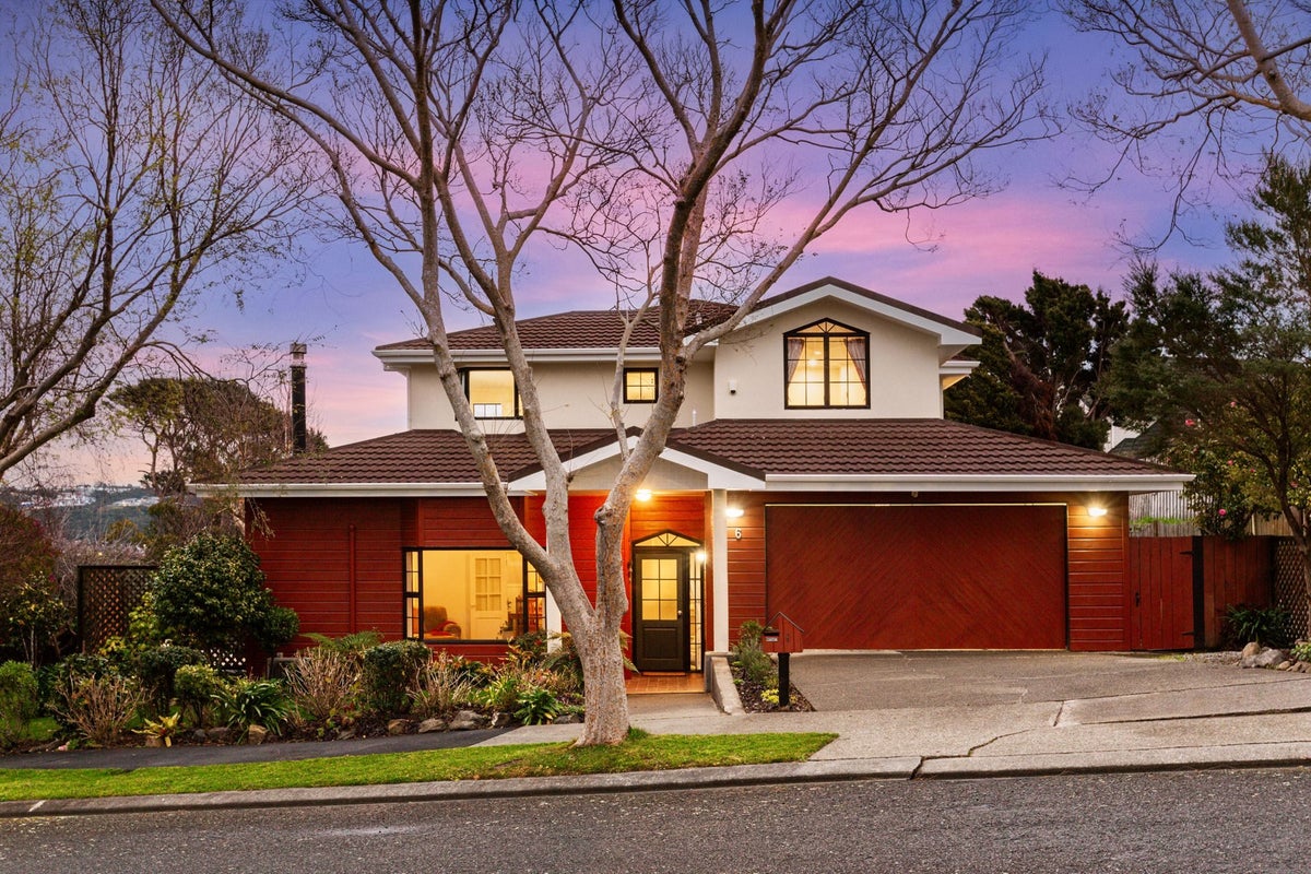 6 Samwell Drive, Whitby, Porirua - Carousel 1