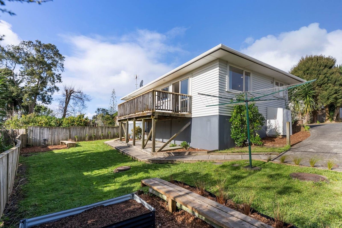 26A Gill Avenue, Te Atatu Peninsula, Auckland - Carousel 2