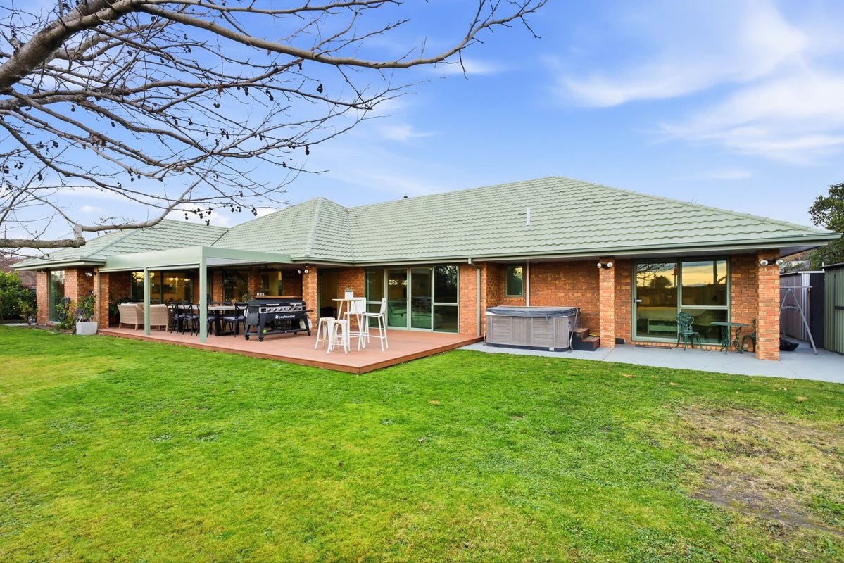 2 Penruddock Rise, Westmorland, Christchurch - Carousel 1