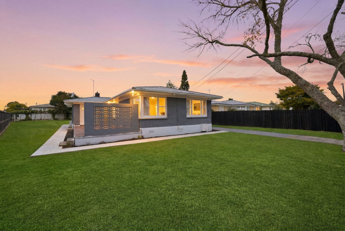 16 Fenwick Crescent, Hillcrest, Hamilton - Carousel 1