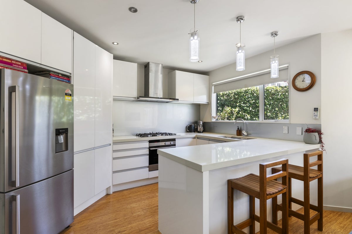 2/46 Raleigh Road, Northcote, Auckland - Carousel 2